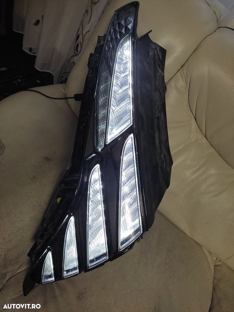 Far DLR led Hyundai Tucson 4 - 5