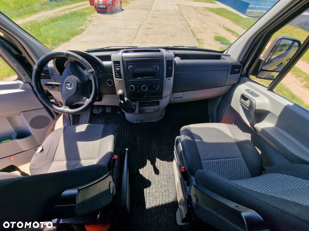 Mercedes-Benz Sprinter - 15