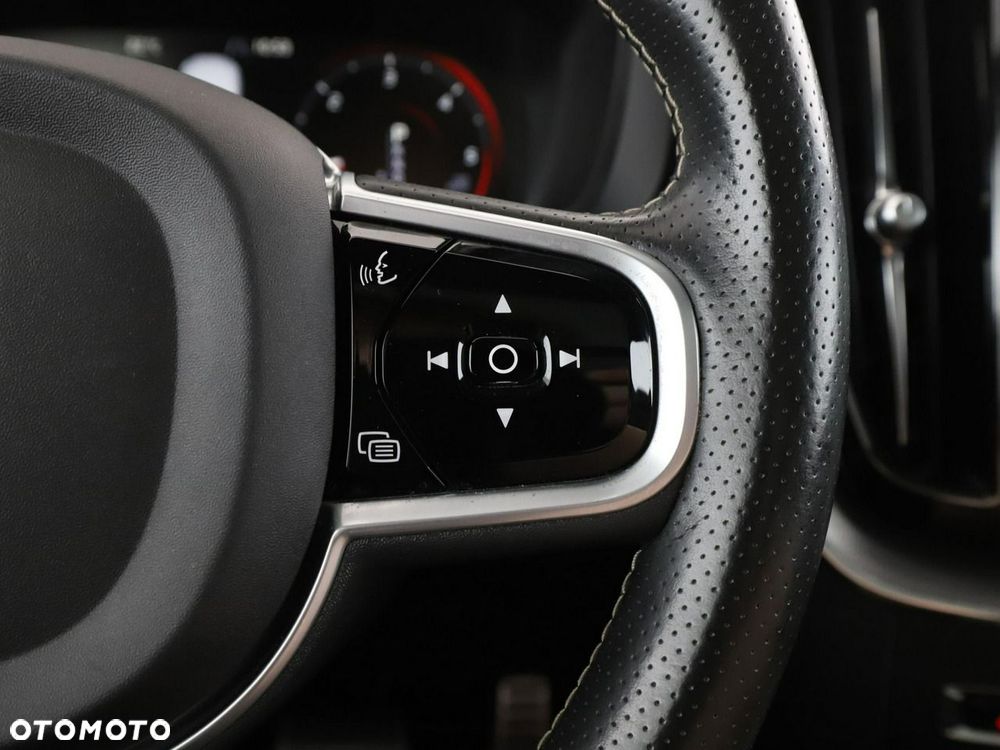 Volvo XC 60 D4 R-Design - 32
