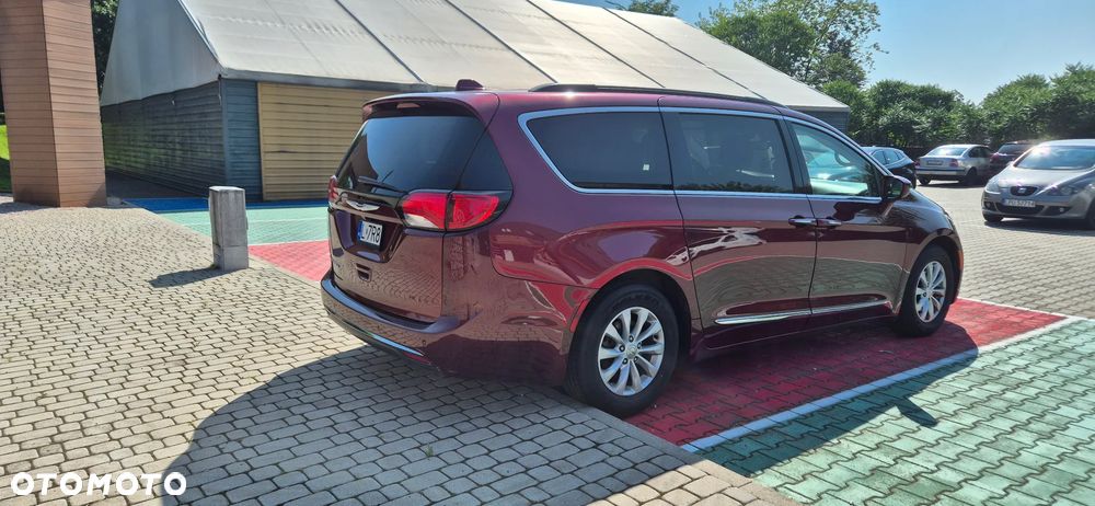 Chrysler Pacifica - 9