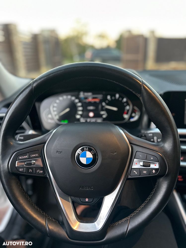 BMW Seria 3 320d xDrive AT MHEV - 13