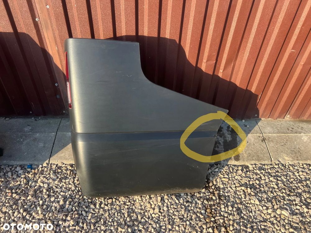ZDERZAK TYŁ TYLNY PRAWY NAROŻNIK LAMPKA RENAULT TRAFIC III 2014 - - 2