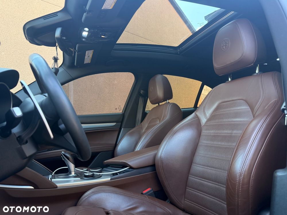 Alfa Romeo Stelvio 2.0 Turbo 16V AT8-Q4 Ti - 29