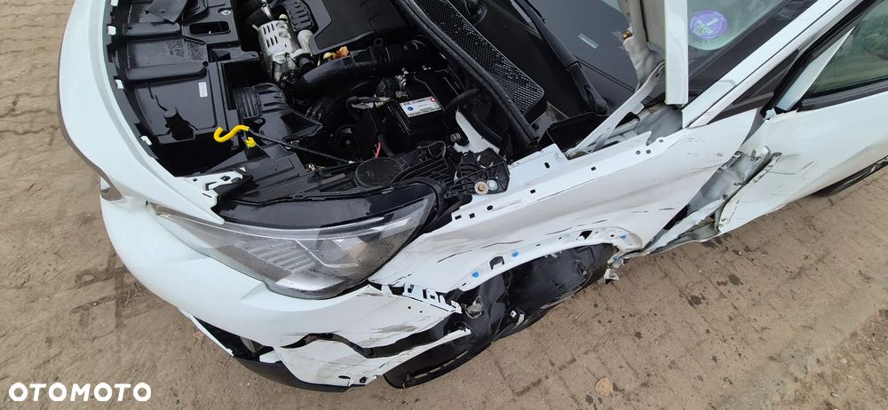 Peugeot 3008 1.2 PureTech GPF Active S&S EAT8 - 28