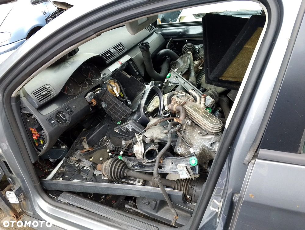 Volkswagen Passat B6 (05-10r.) 1.9TDI 105KM. Silnik BKC Skrzynia GQQ lakier LA7T. Cały na części. GWARANCJA !!!  Przód Tył Zestaw Komplet Drzwi Klapa Zderzak Błotnik Maska Grill Atrapa Szyba Pas Lampa Lusterko Boczki Fotel Kanapa Kokpit Deska Rozdzielcza Przełącznik Włącznik Sterownik Przewody Wiązka Instalacja Moduł Komputer Czujnik Listwa Pompa Alternator Wtryski Głowica Rozrusznik Kompresor Sprzęgło Dwumas Silnik Skrzynia ABS Klimatyzacji Paliwa Wspomagania Kolektor Turbina Przepustnica Zawór Chłodnica Koło Hak Belka Sanki Zawieszenie Mcpherson Półoś Amortyzator Wydech Tłumik Zacisk Most - 8