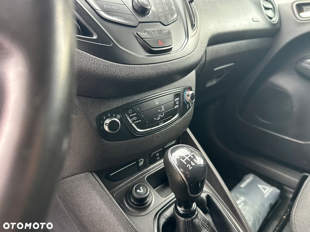 Ford Transit Courier - 14