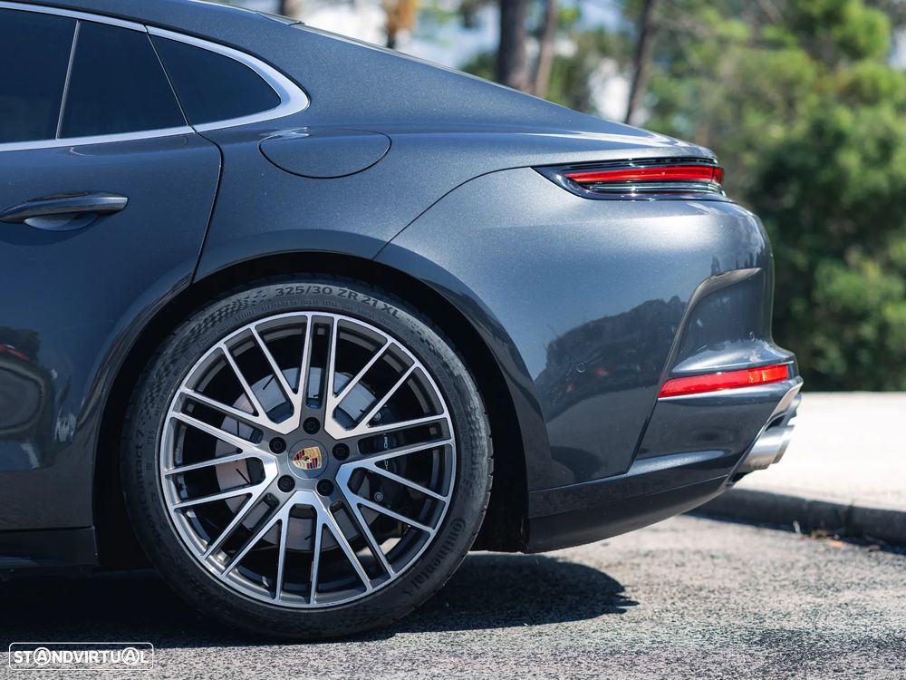 Porsche Panamera 4 E-Hybrid - 33