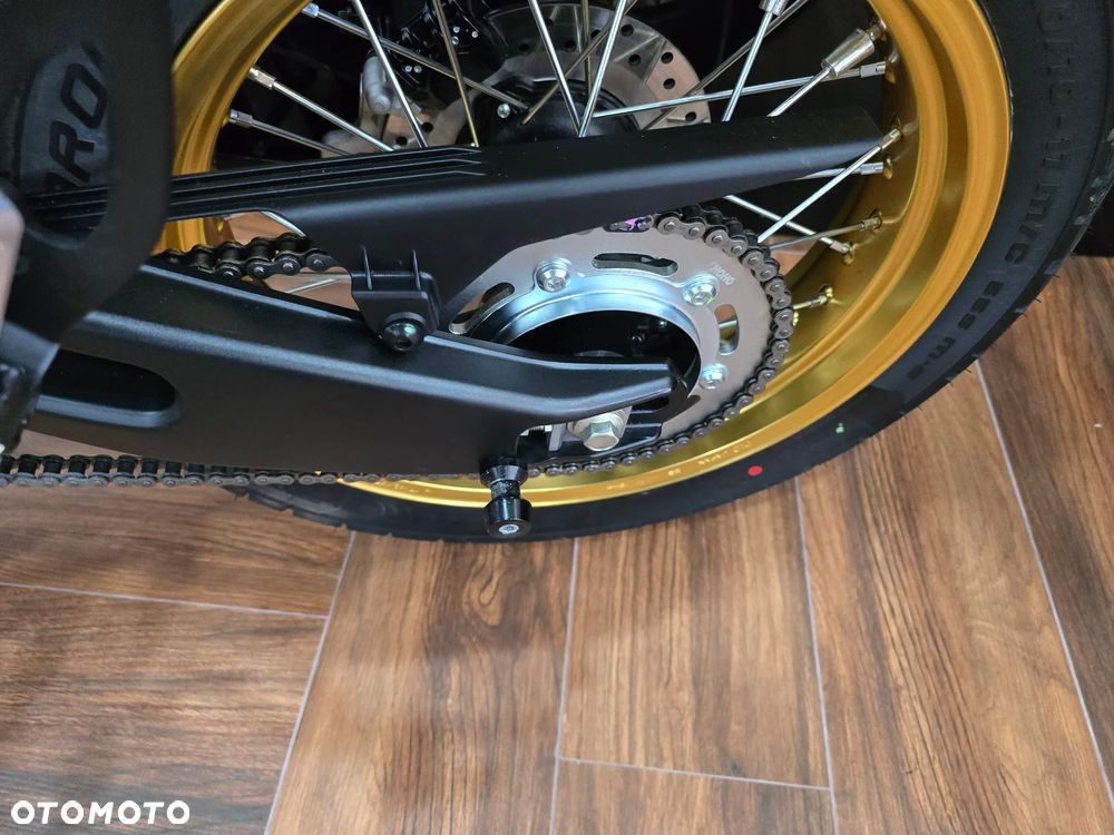 Yamaha XSR - 10