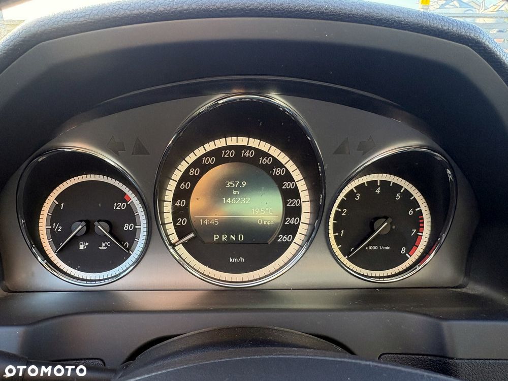 Mercedes-Benz Klasa C 180 CGI Automatik BlueEFFICIENCY Avantgarde - 13