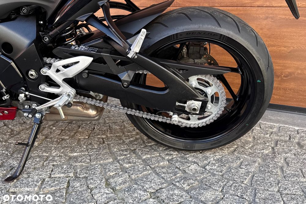 Suzuki GSX - 23