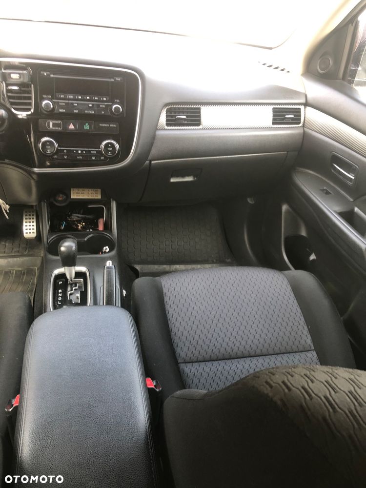 Mitsubishi Outlander 2.0 Intense - 13