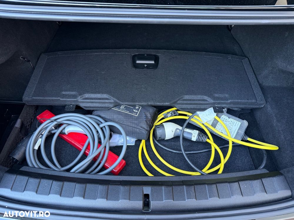 BMW Seria 3 330e xDrive Aut. Advantage - 18