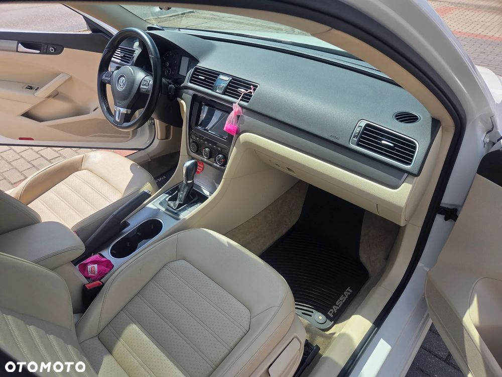 Volkswagen Passat - 15