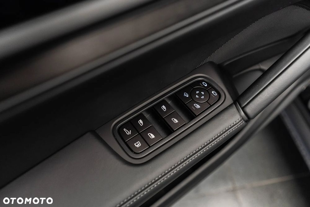 Porsche Cayenne E-Hybrid PHEV Black Edition - 23