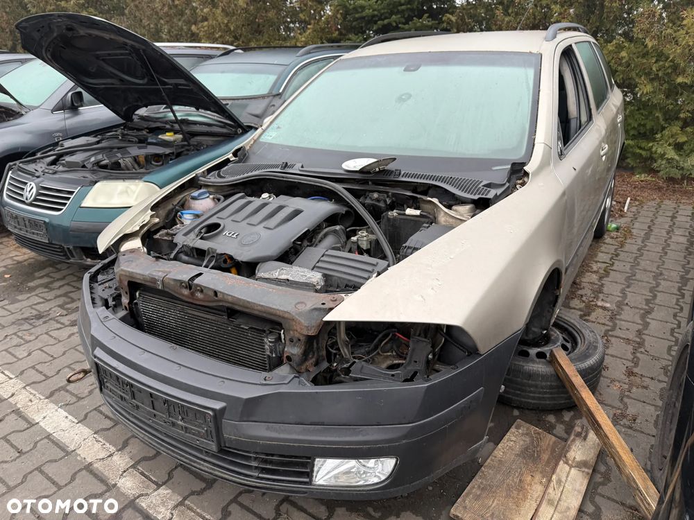 Skoda Octavia II kombi 1.9 TDI Maska Błotnik Drzwi - 2