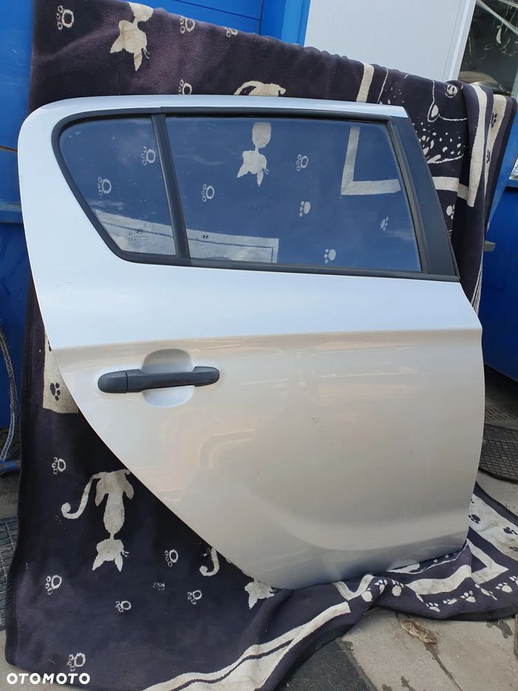 HYUNDAI i20 I LIFT RYS DRZWI PRAWY TYŁ - 2