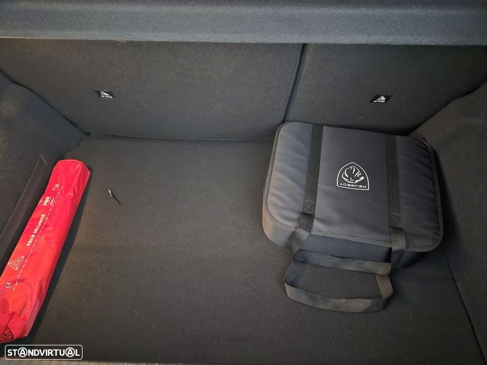 Peugeot e-208 50 kWh GT - 38