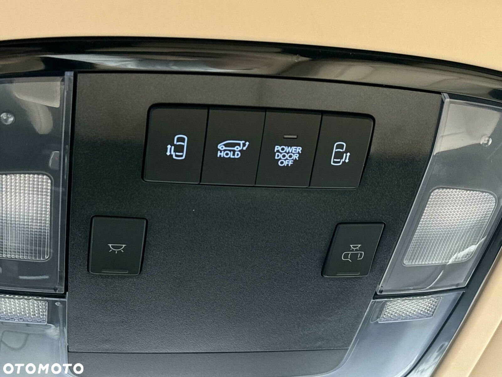 Hyundai Staria - 24