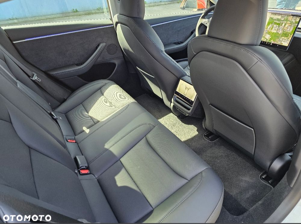 Tesla Model 3 - 8