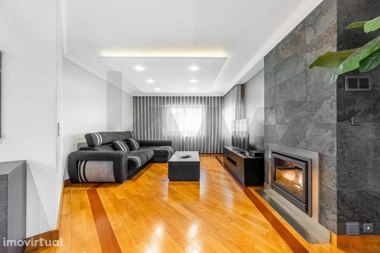 T3 com excelentes áreas e 3 lugares de garagem em Coimbrões - Grande imagem: 3/27