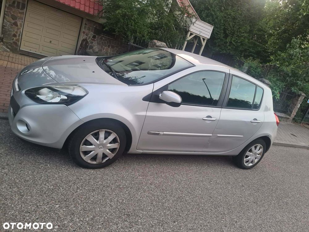 Renault Clio 1.2 16V 75 Collection - 9