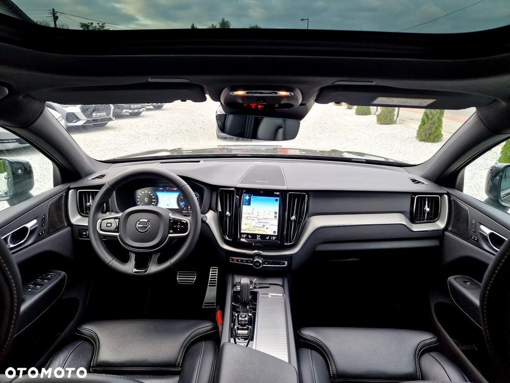 Volvo XC 60 B4 B Plus Dark - 24