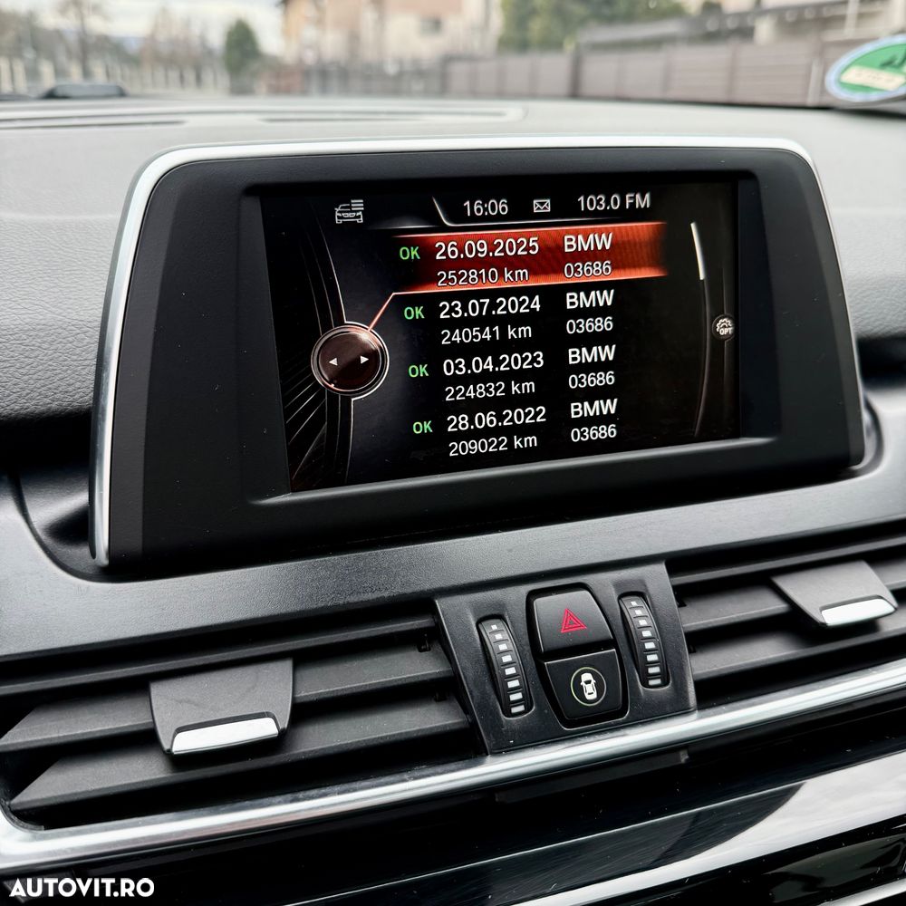 BMW Seria 2 218d Sport-Aut. Sport Line - 12