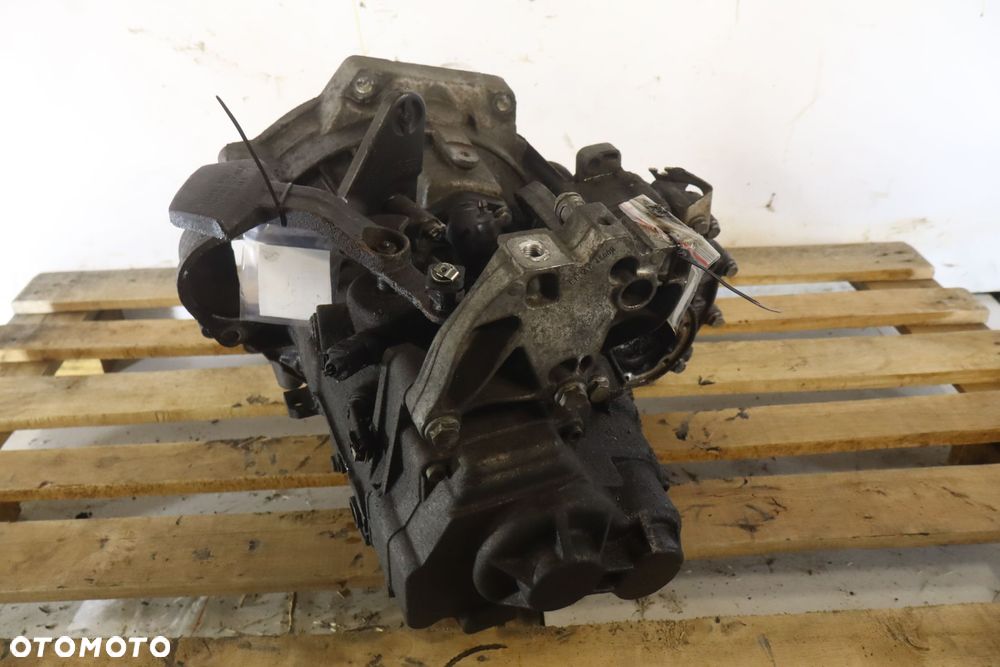 SKRZYNIA BIEGÓW 6 BIEGOWA VOLKSWAGEN PASSAT B7 1.6TDI MYP - 2