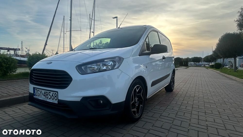 Ford Transit Courier - 17