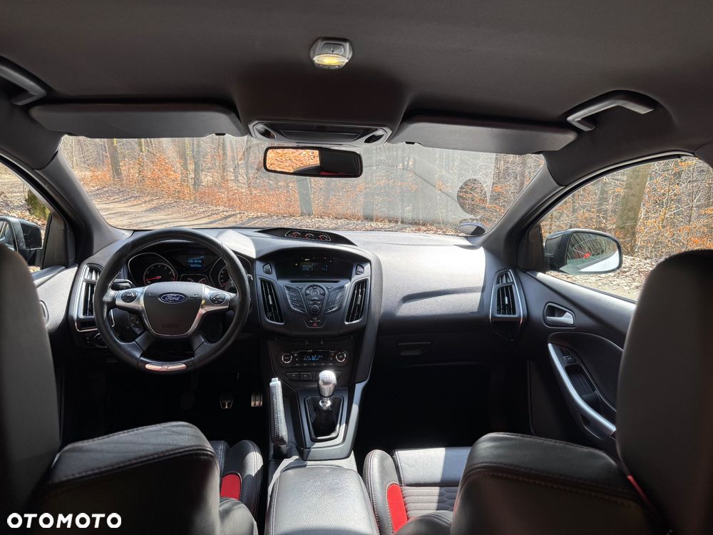 Ford Focus 2.0 EcoBoost ST mit Leder-Sport-Paket - 19