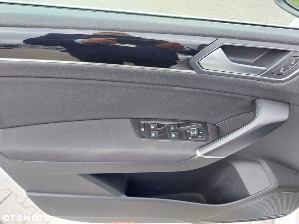 Volkswagen Touran - 16