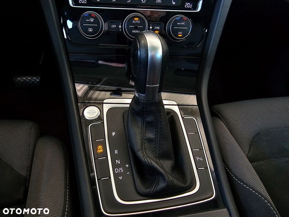 Volkswagen Golf - 27