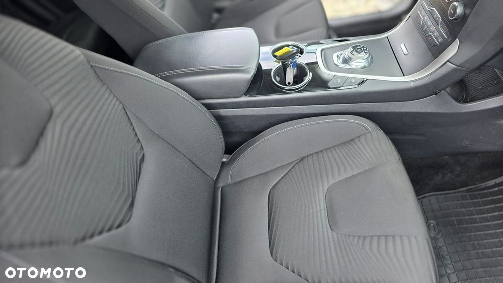 Ford S-Max - 17