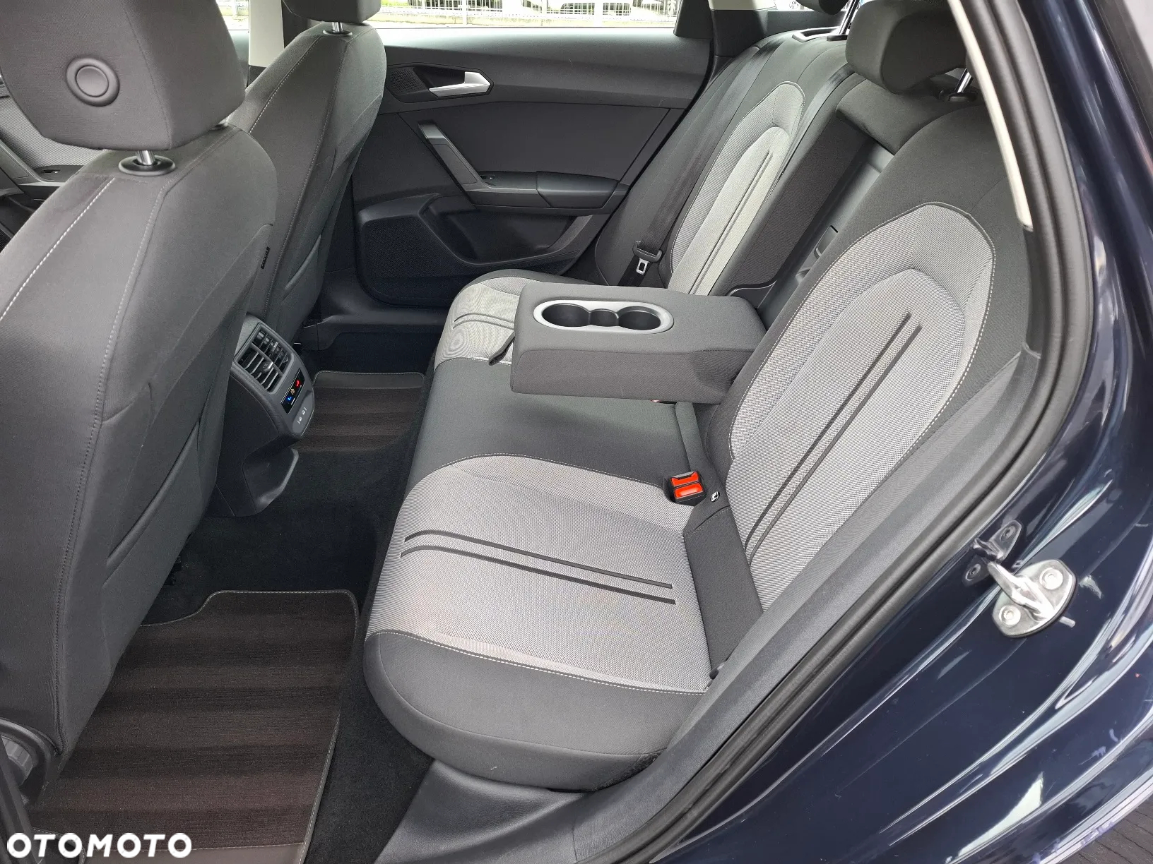 Seat Leon Sportstourer 2.0 TDI DSG Style - 11