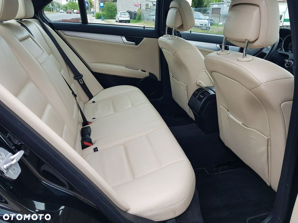 Mercedes-Benz Klasa C 250 CGI Automatik BlueEFFICIENCY Avantgarde - 13
