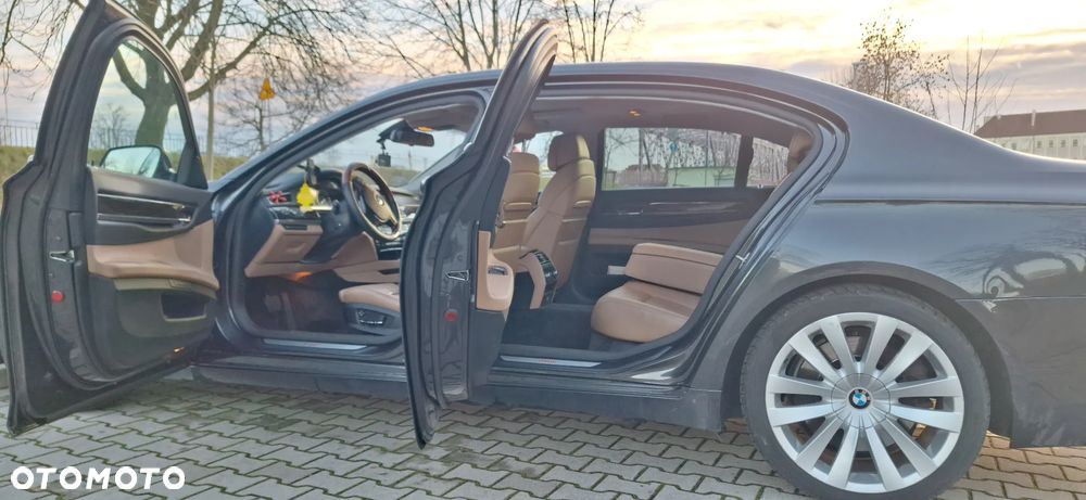 BMW Seria 7 750i L xDrive - 14