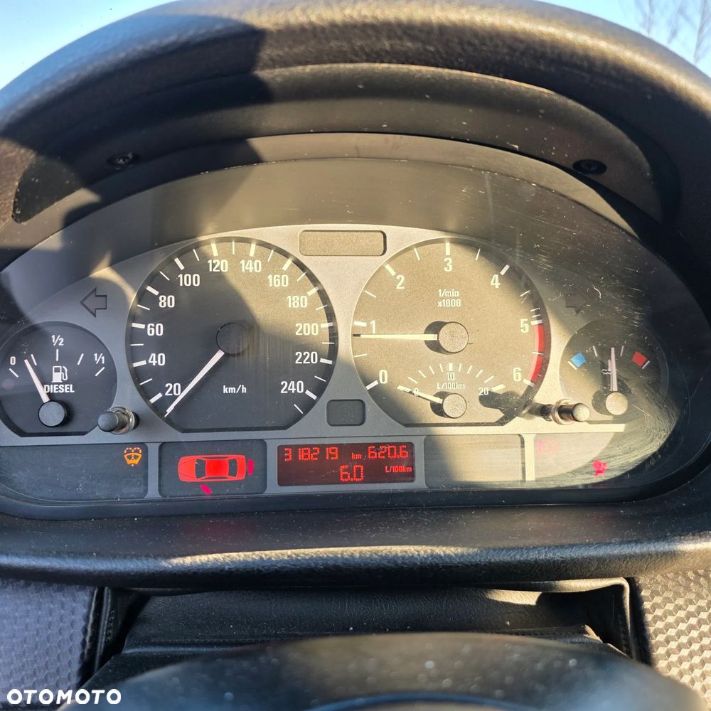 BMW Seria 3 320td - 21