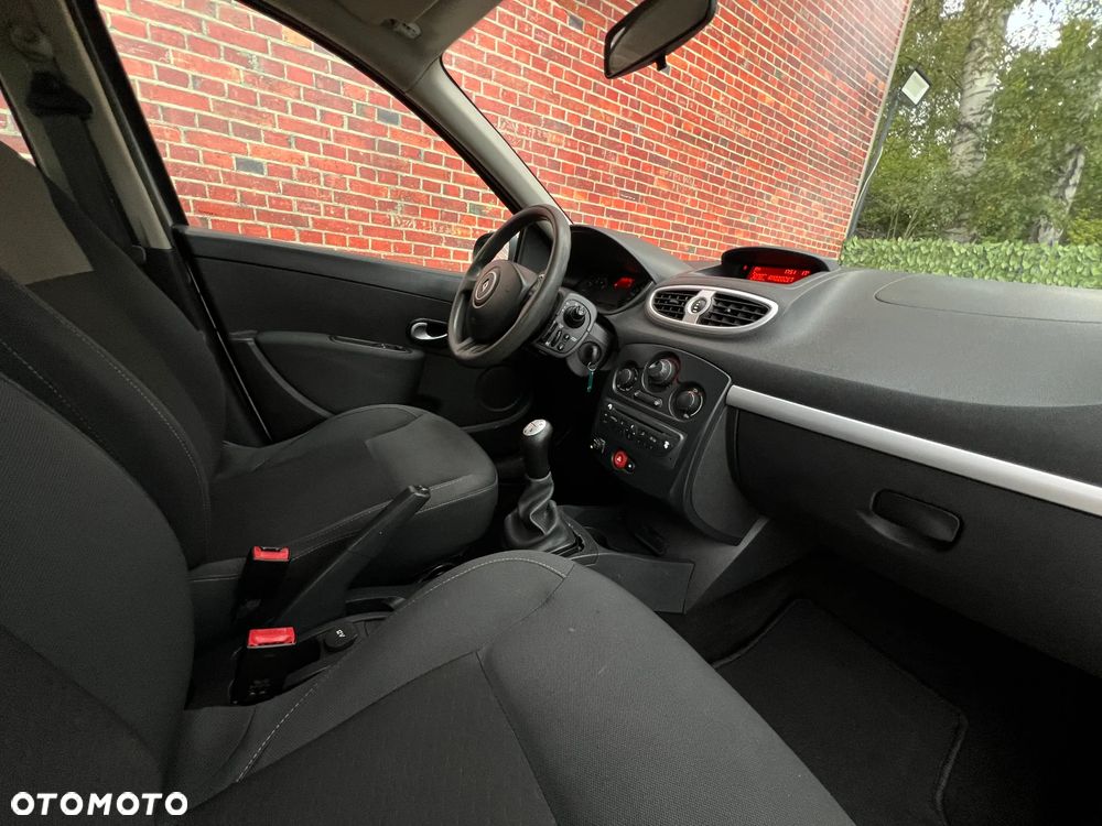 Renault Clio - 10