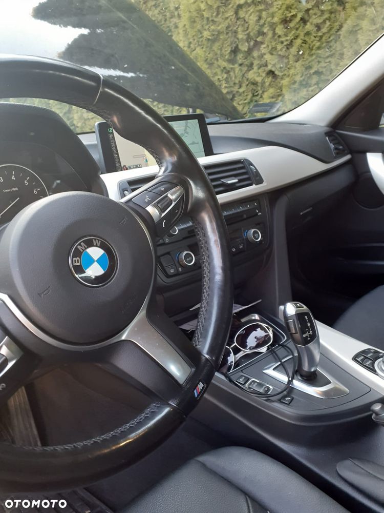 BMW Seria 3 320i - 3