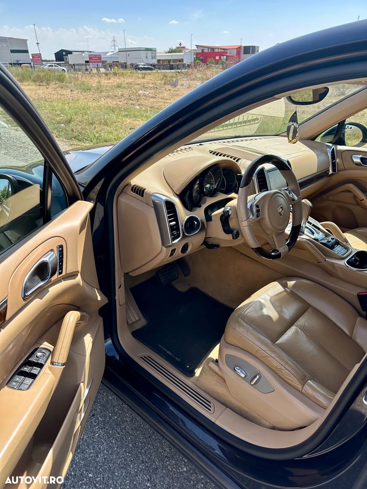 Porsche Cayenne 3.0 L V6 - 5