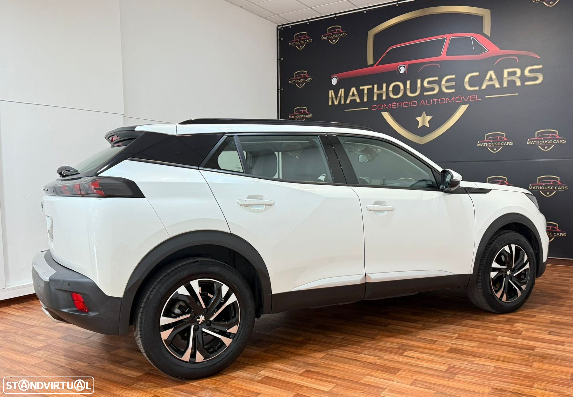 Peugeot 2008 1.2 PureTech Allure EAT8 - 4