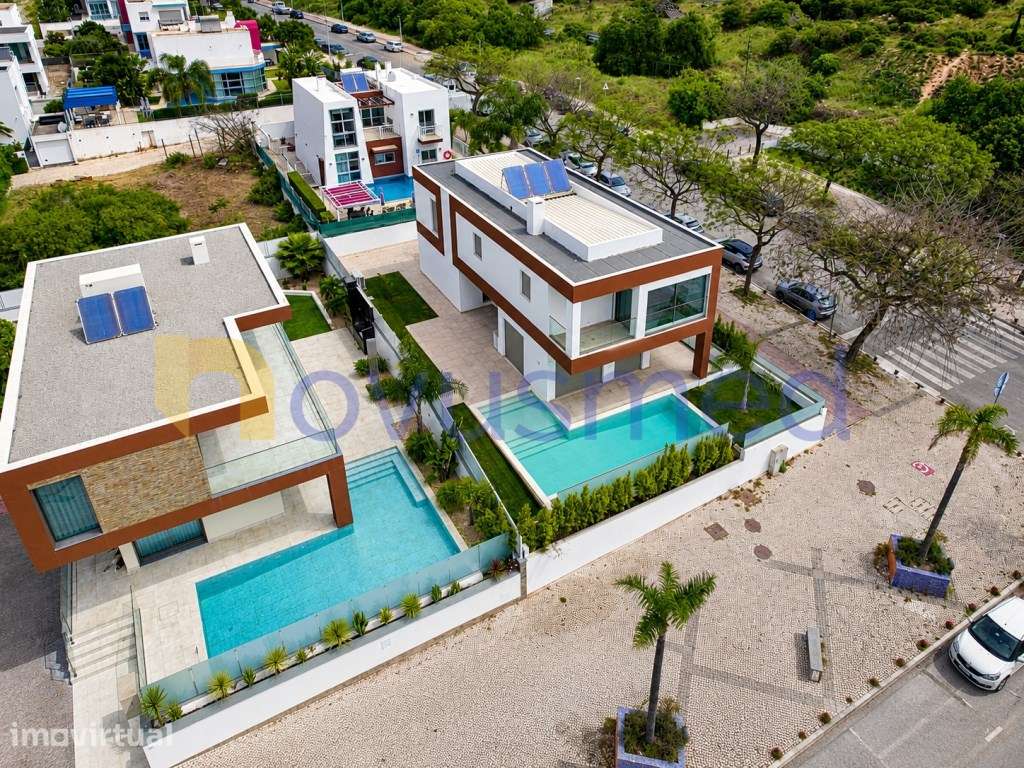 Moradia T3 de luxo, piscina com borda infinita na Marina de Albufeira - Grande imagem: 3/41