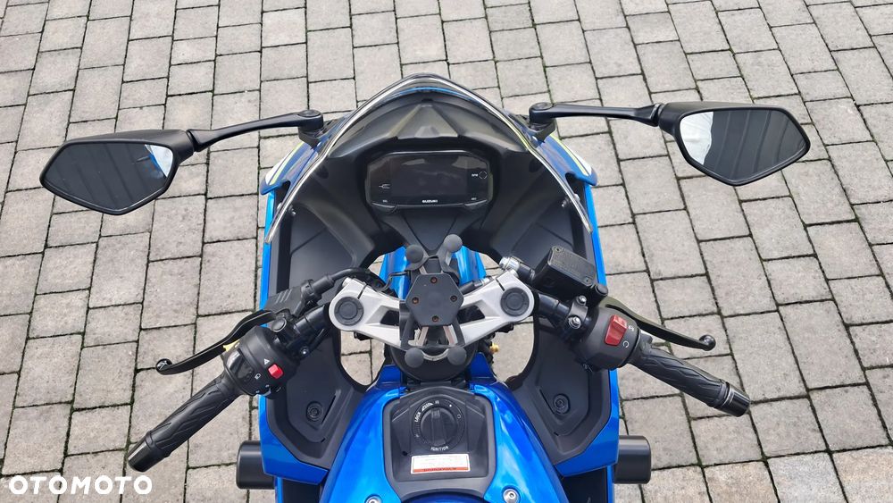 Suzuki GSX-R - 15