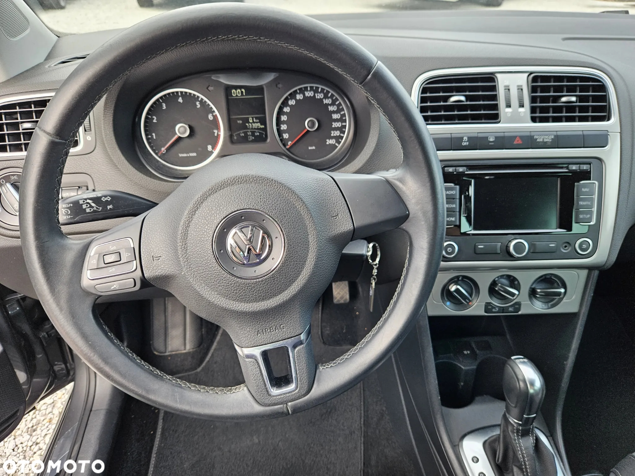 Volkswagen Polo 1.4 16V Trendline DSG - 14