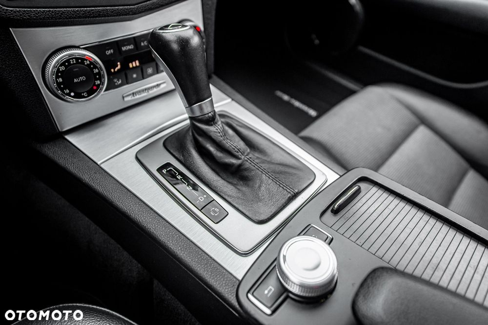 Mercedes-Benz Klasa C 180 BlueEFFICIENCY 7G-TRONIC Avantgarde - 35