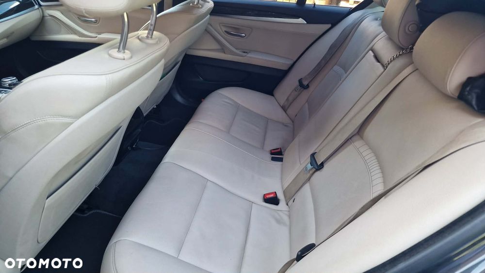BMW Seria 5 520d Luxury Line - 9