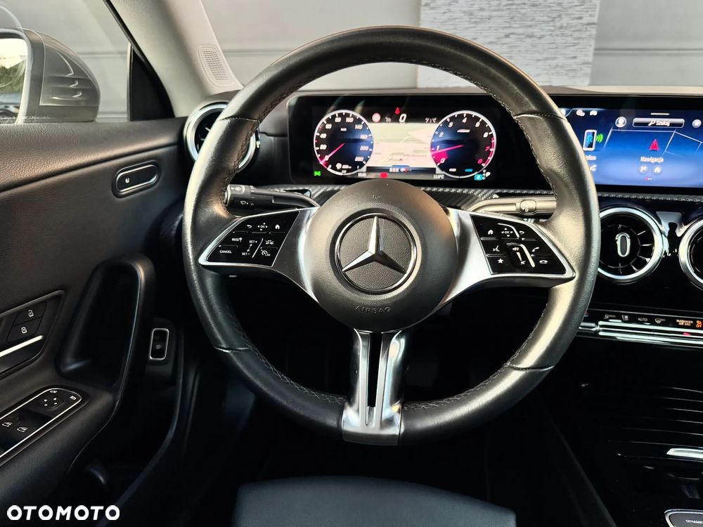 Mercedes-Benz CLA 200 Progressive 7G-DCT - 20