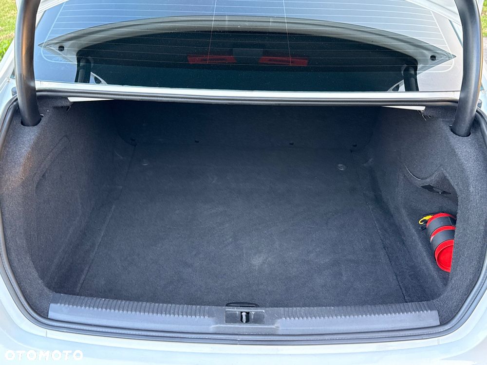 Audi A4 Limousine - 9