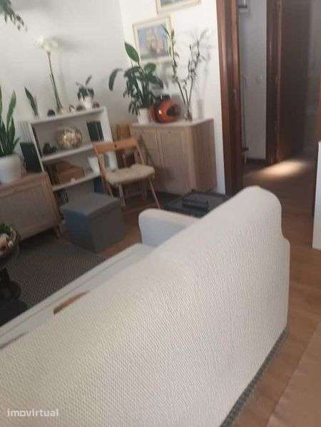 Vende-se moradia T1+1 Campo de Ourique - Grande imagem: 2/8