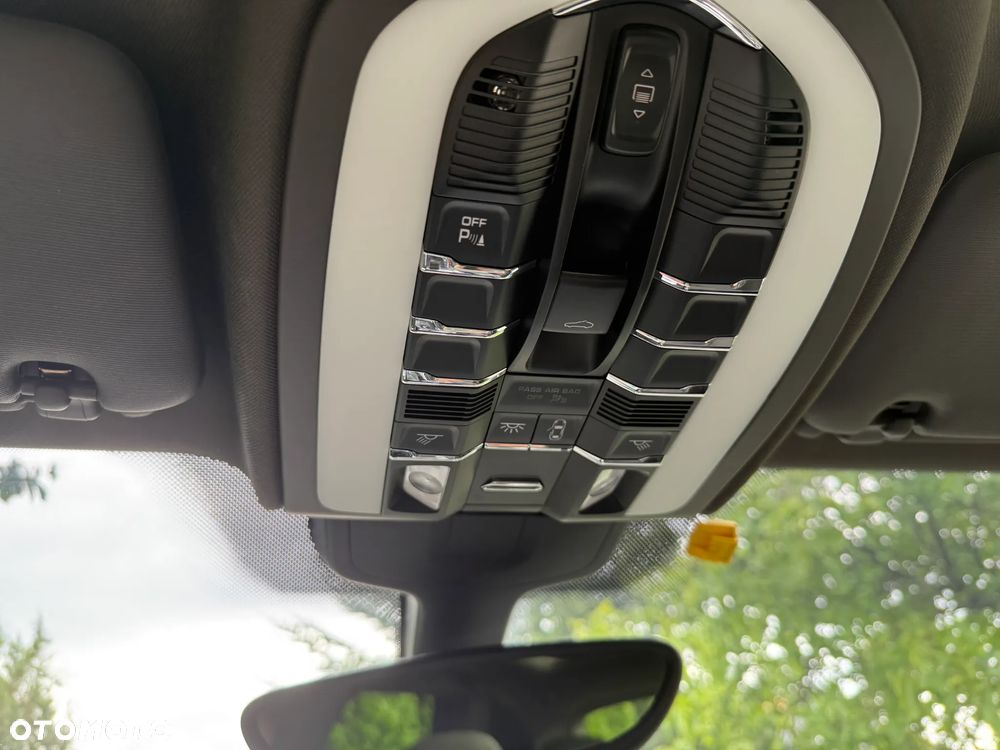 Porsche Cayenne - 14